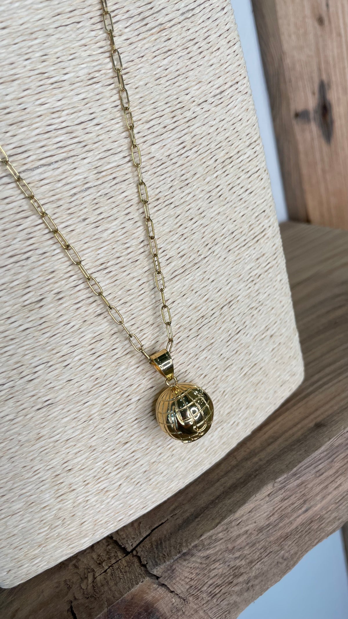 Collana pendente mappamondo