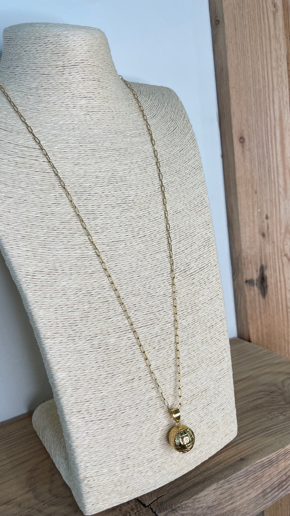 Collana pendente mappamondo