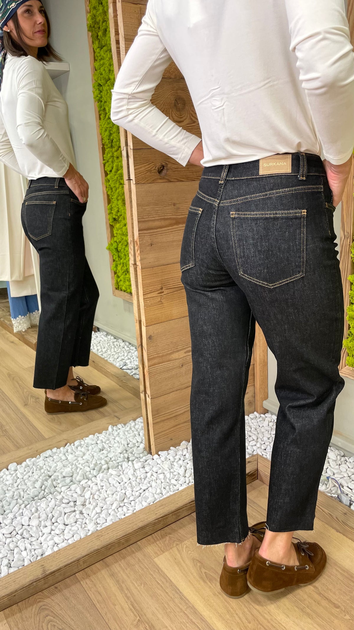 Jeans con fondo sfrangiato