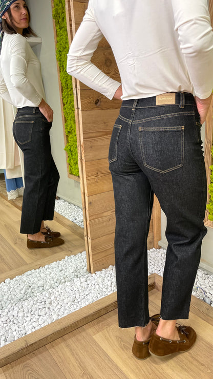 Jeans con fondo sfrangiato
