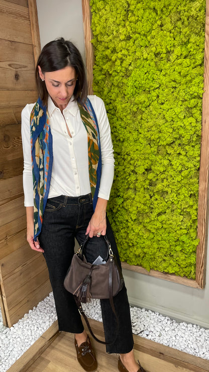 Jeans con fondo sfrangiato