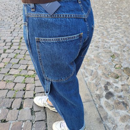 Jeans worker
