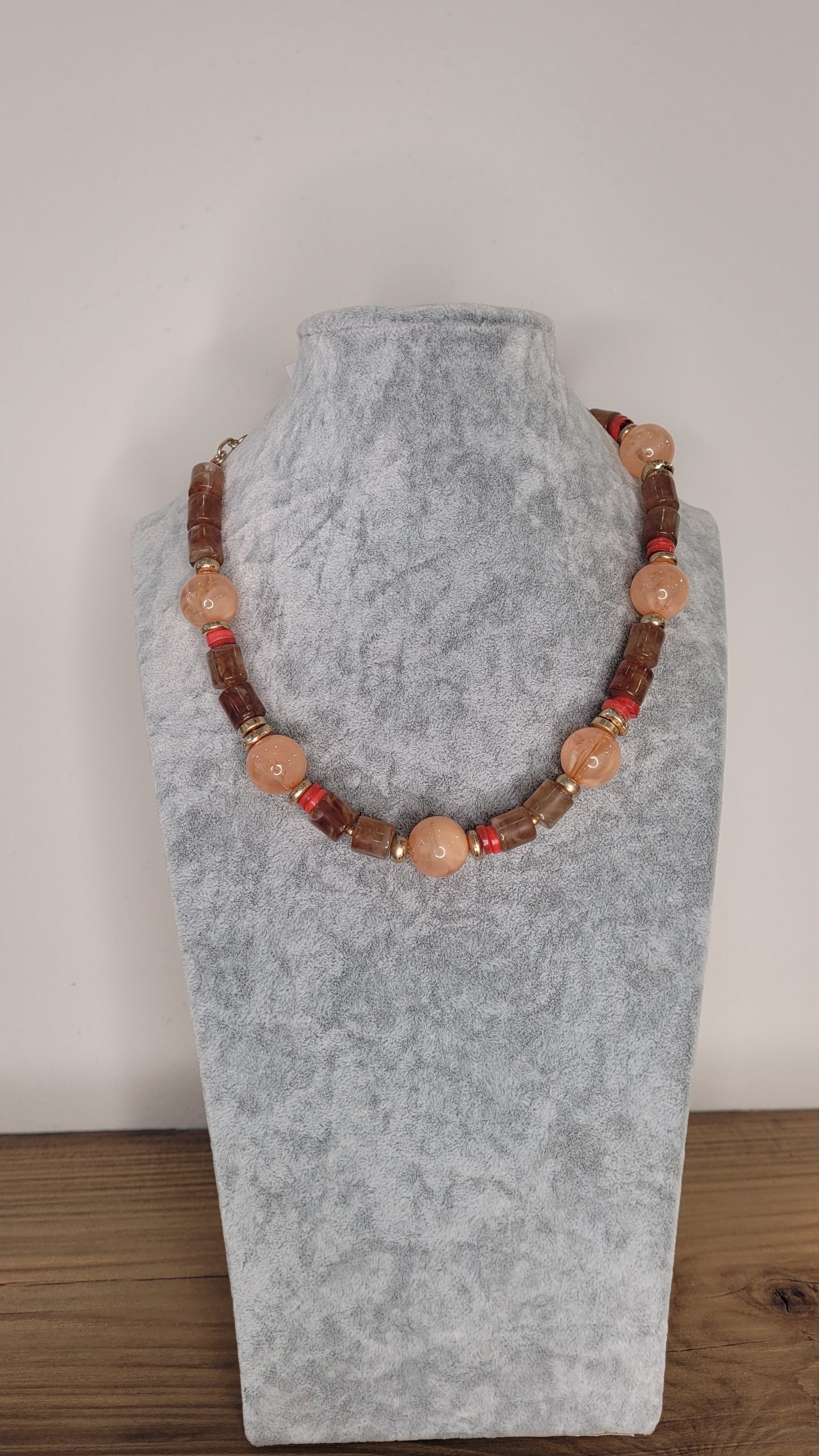 Collana Clio in resina con sfere arancio