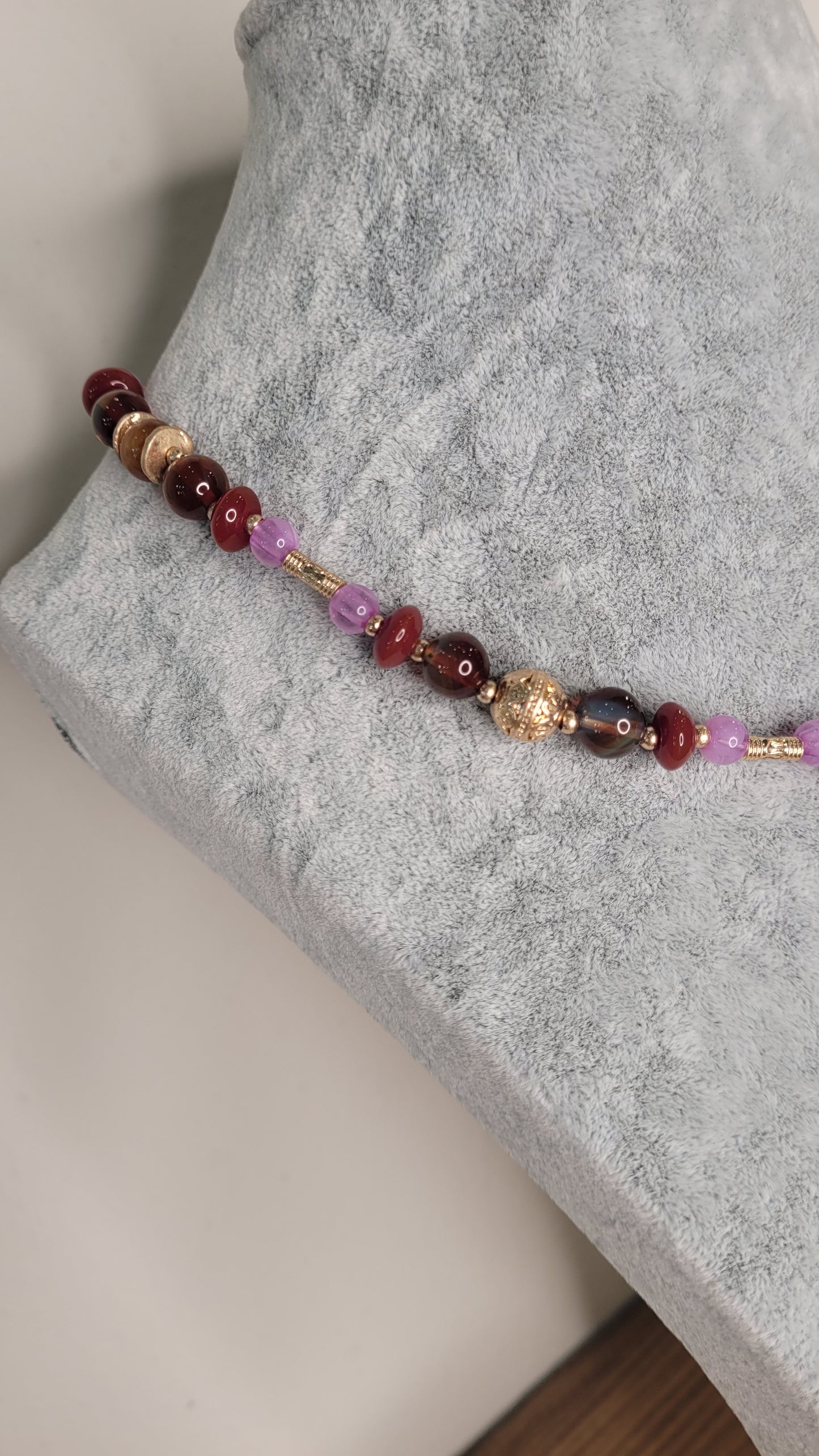 Collana con pietre rosso mix